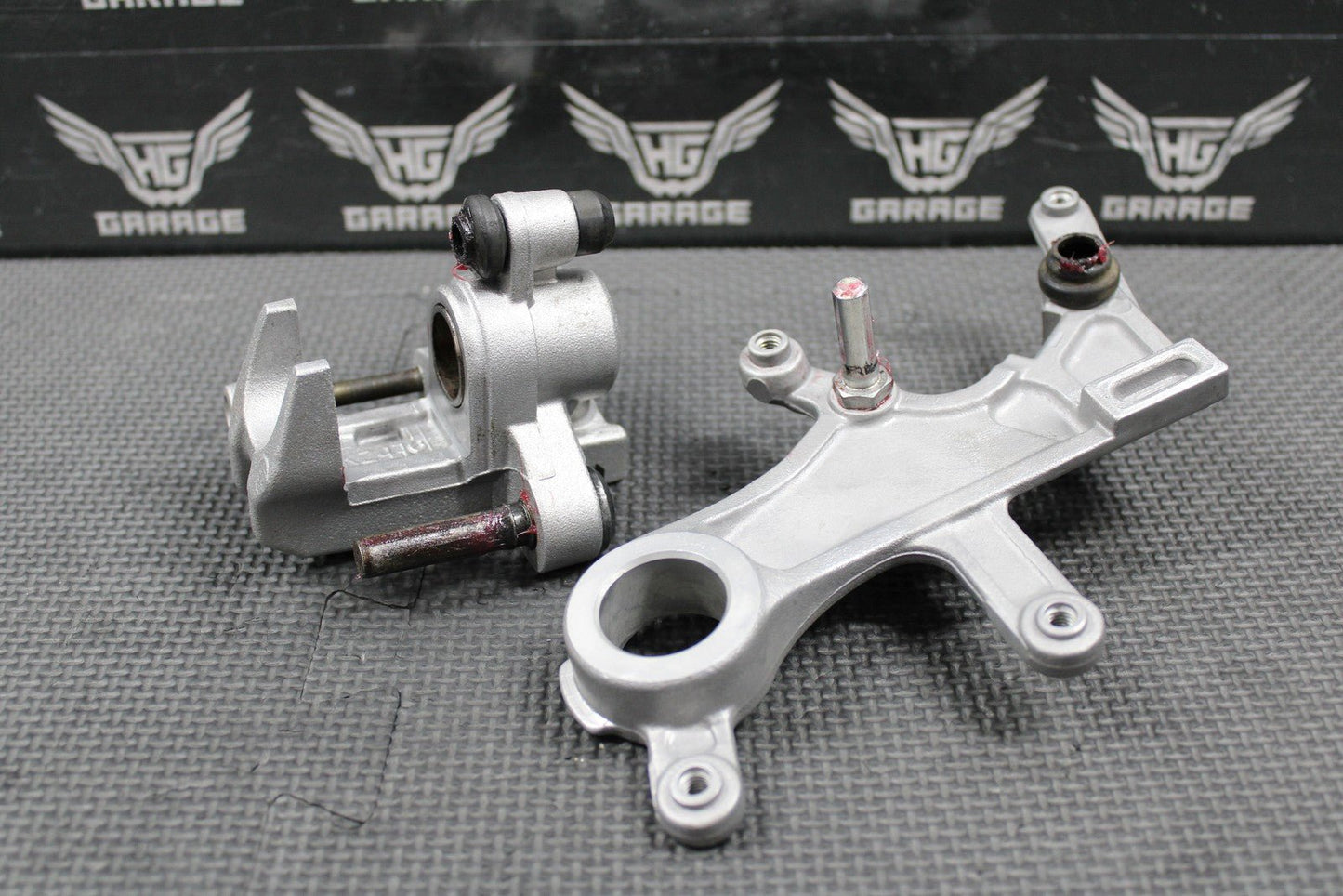 2013 HONDA CRF250R OEM NISSIN REAR BACK BRAKE CALIPER & BRACKET 43150 - KRN - 711 - hggarage