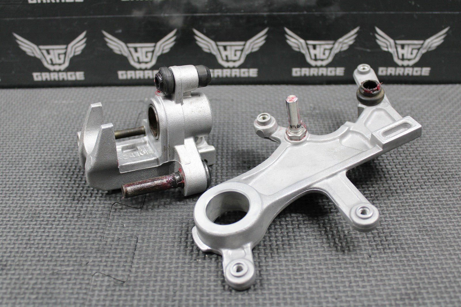 2013 HONDA CRF250R OEM NISSIN REAR BACK BRAKE CALIPER & BRACKET 43150 - KRN - 711 - hggarage