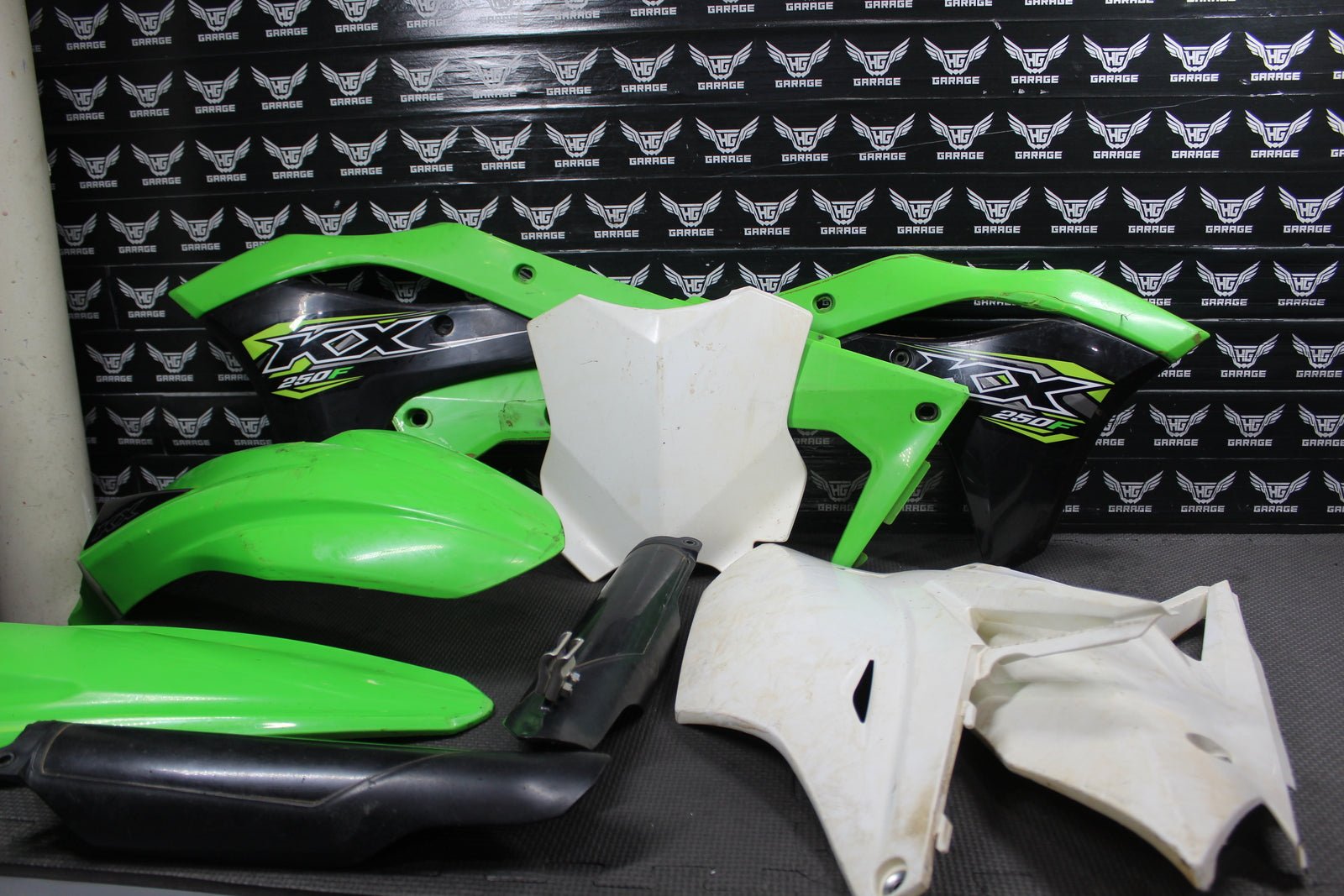 2018 KAWASAKI KX250F OEM PLASTICS BODY KIT FENDERS PANELS NUMBER PLATE SHROUDS - hggarage