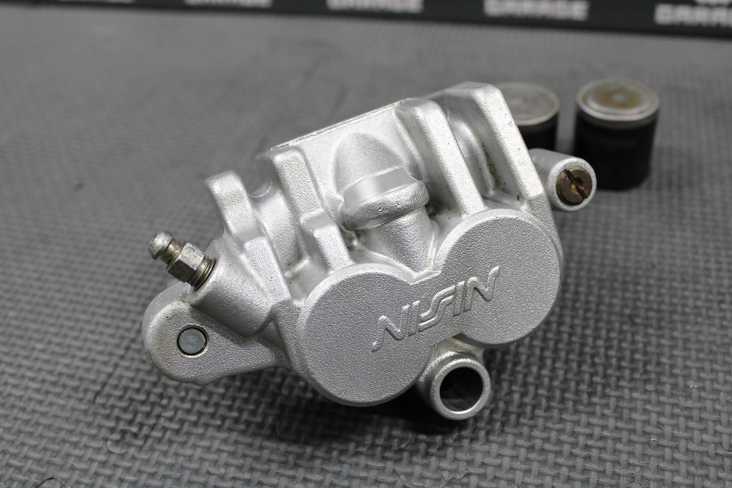 1995 HONDA CR250R OEM NISSIN FRONT BRAKE CALIPER & BRACKET 45150 - MAC - 681 NICE - hggarage