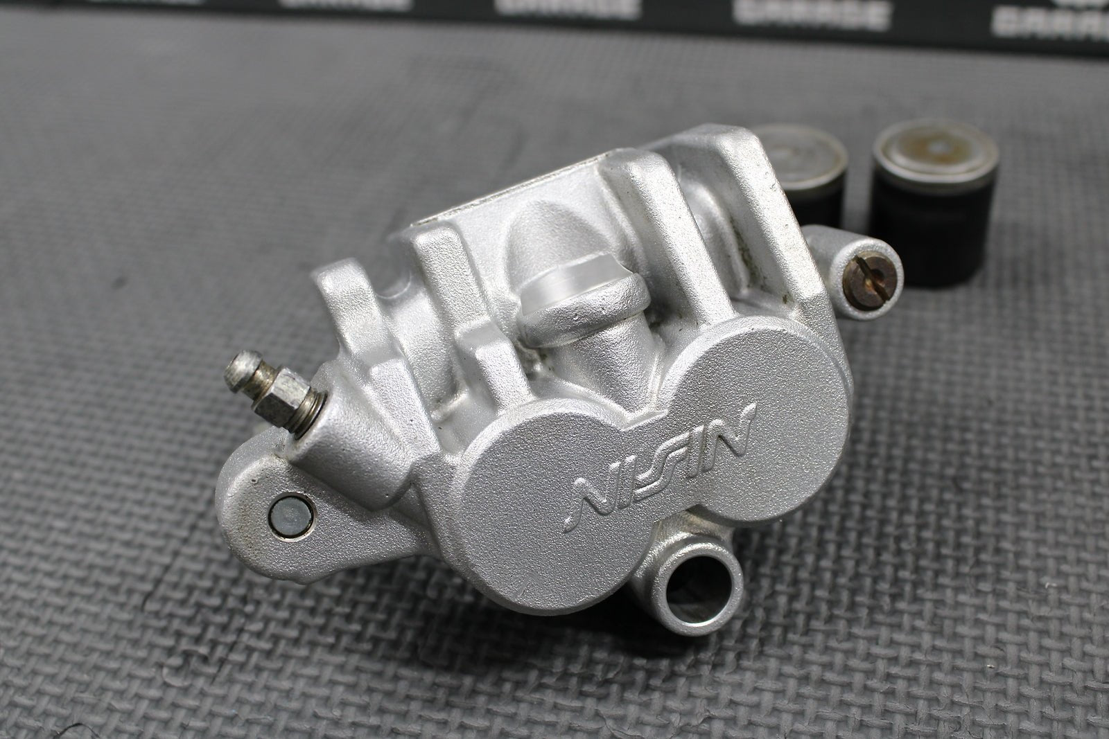 1995 HONDA CR250R OEM NISSIN FRONT BRAKE CALIPER & BRACKET 45150 - MAC - 681 NICE - hggarage