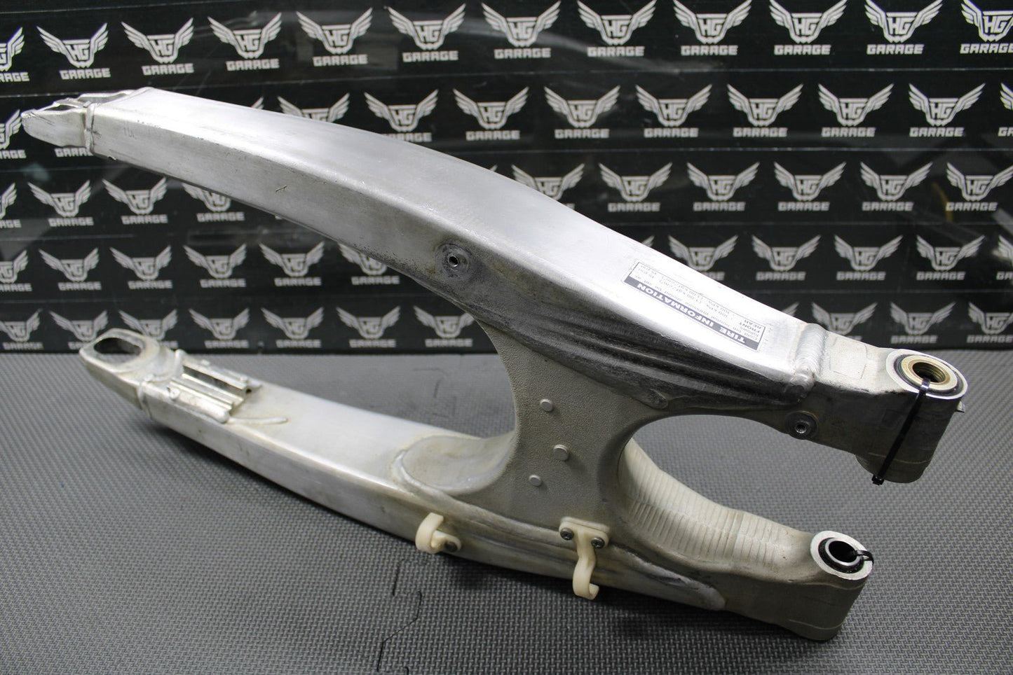 2020 YAMAHA YZ250F YZ250FX YZ450F OEM SWINGARM SWING ARM BR9 - 22110 - 00 - 00 GOOD - hggarage