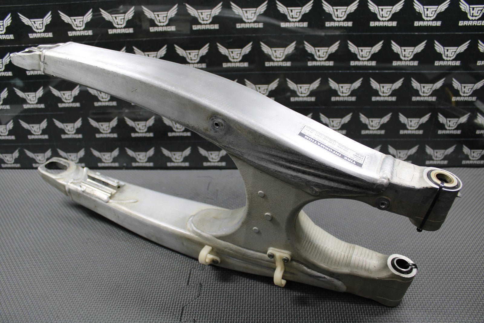 2020 YAMAHA YZ250F YZ250FX YZ450F OEM SWINGARM SWING ARM BR9 - 22110 - 00 - 00 GOOD - hggarage