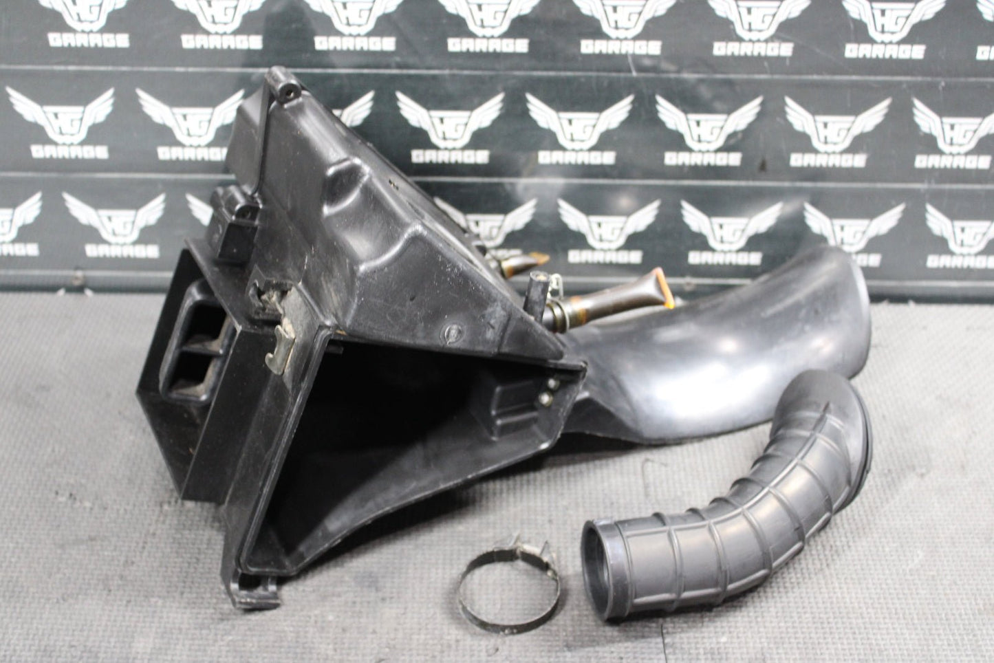 2000 Yamaha TTR125L 00 - 03 OEM Airbox Intake Air Cleaner Case 5HP - 14411 - 01 - 00 - hggarage