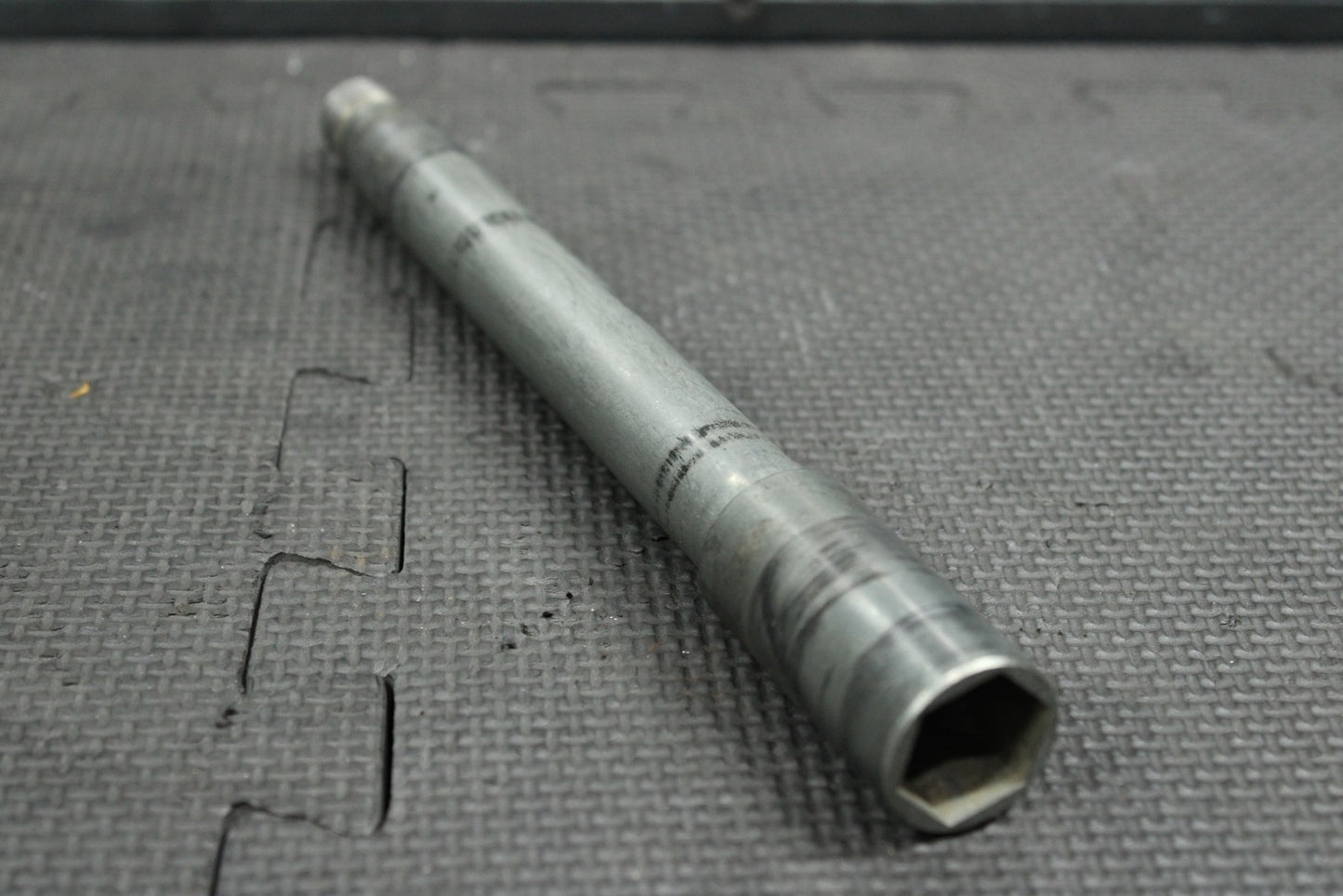 2004 HONDA CRF250R CRF450R OEM FRONT WHEEL RIM AXLE PIVOT BOLT 44301 - MEN - 000 - hggarage