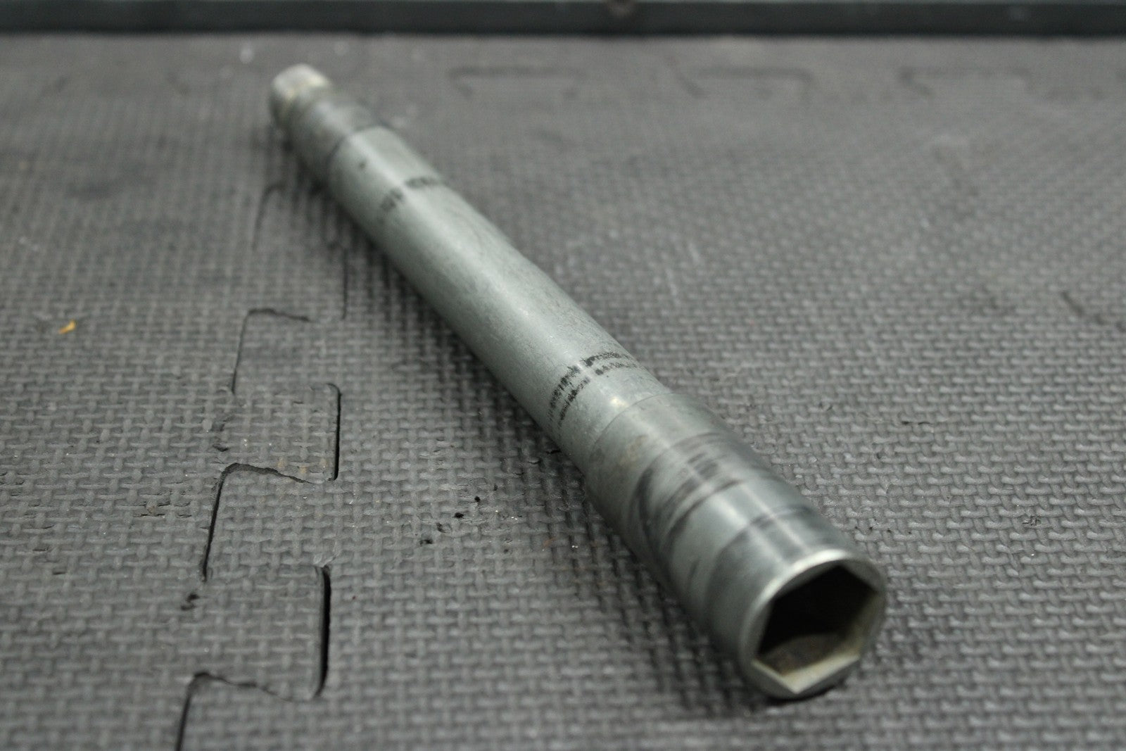 2004 HONDA CRF250R CRF450R OEM FRONT WHEEL RIM AXLE PIVOT BOLT 44301 - MEN - 000 - hggarage