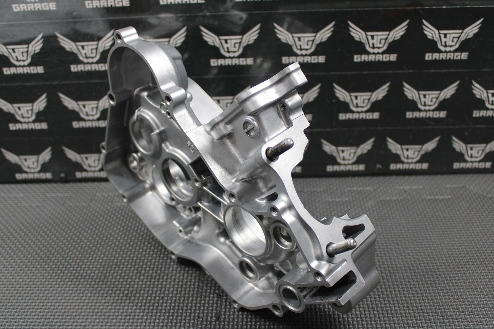 2005 05 - 07 HONDA CR125R OEM RIGHT ENGINE CRANKCASE CRANK CASE HALF 04921 - KSR - 730 - hggarage