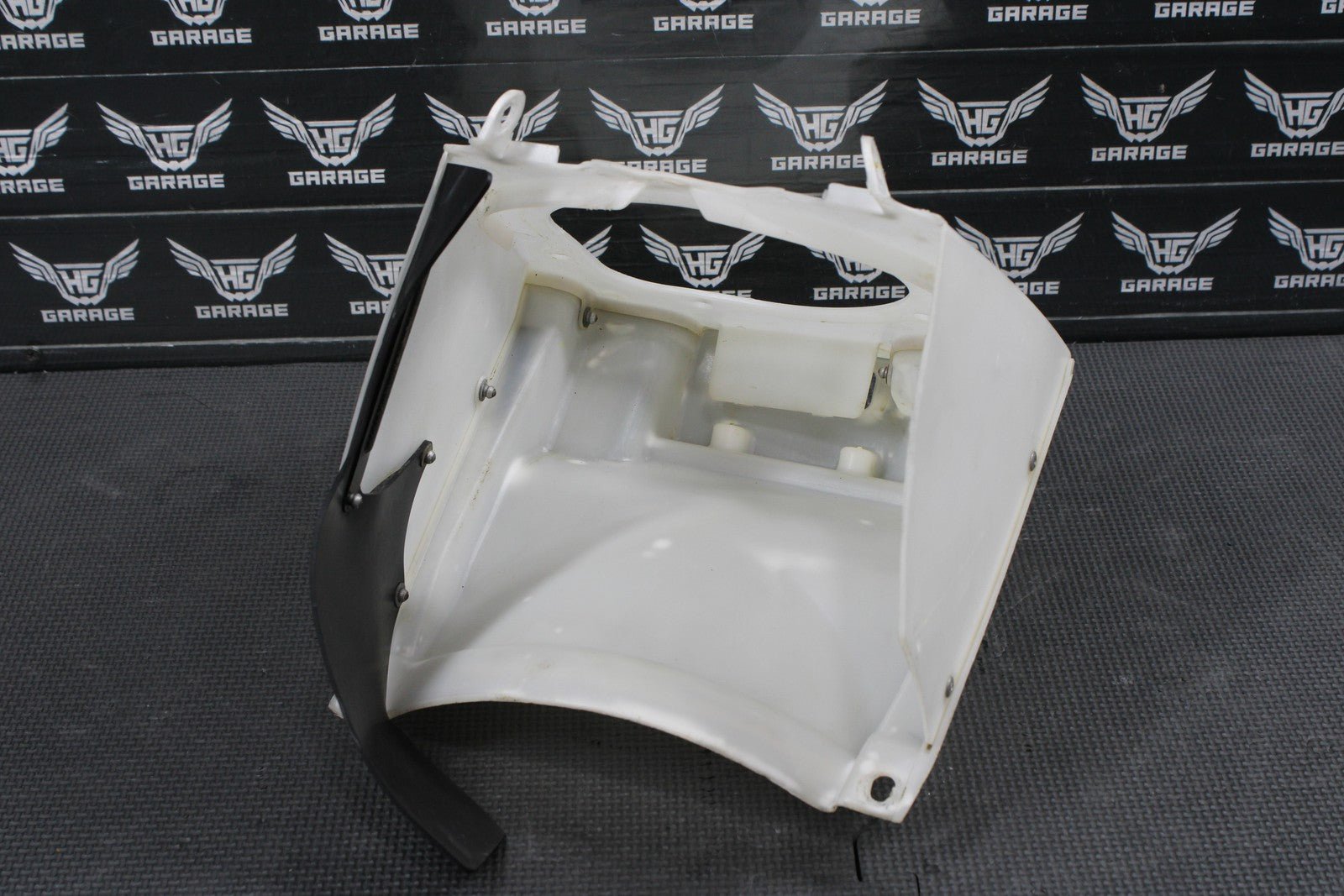 1999 HONDA CR125R OEM AIR CLEANER FILTER BOX WHITE 17210 - KZ4 - J01 - hggarage