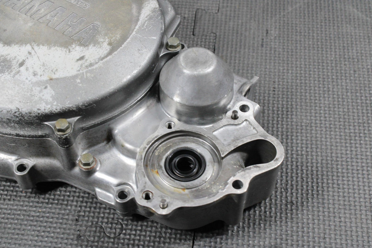 2001 YAMAHA 99 - 01 YZ250 OEM ENGINE INNER OUTER SIDE CLUTCH COVER 5CU - 15431 - 00 - 00 - hggarage