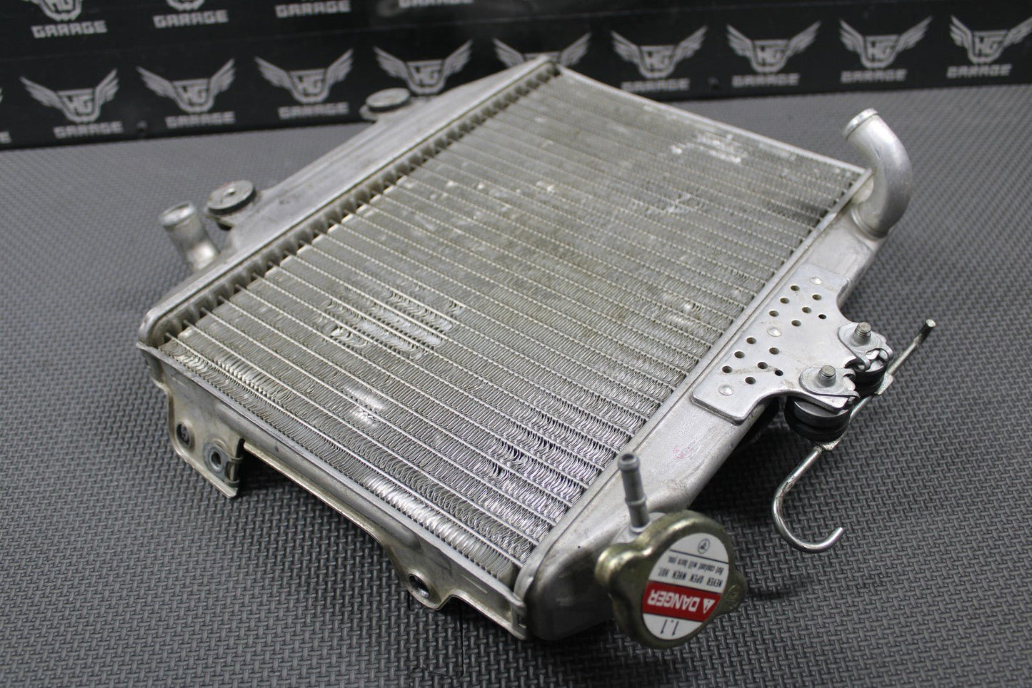 1997 HONDA 97 - 99 CR250R OEM RADIATOR COOLER W/ CAP 19100 - KZ3 - J10 GOOD - hggarage