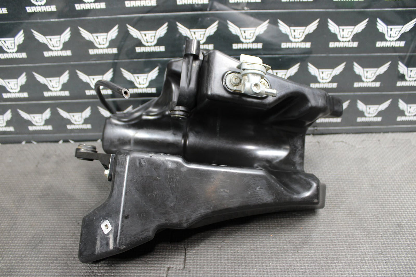 2018 YAMAHA YZ65 OEM GAS FUEL TANK CELL PETROL RESERVOIR BR8 - 24110 - 00 - 00 - hggarage