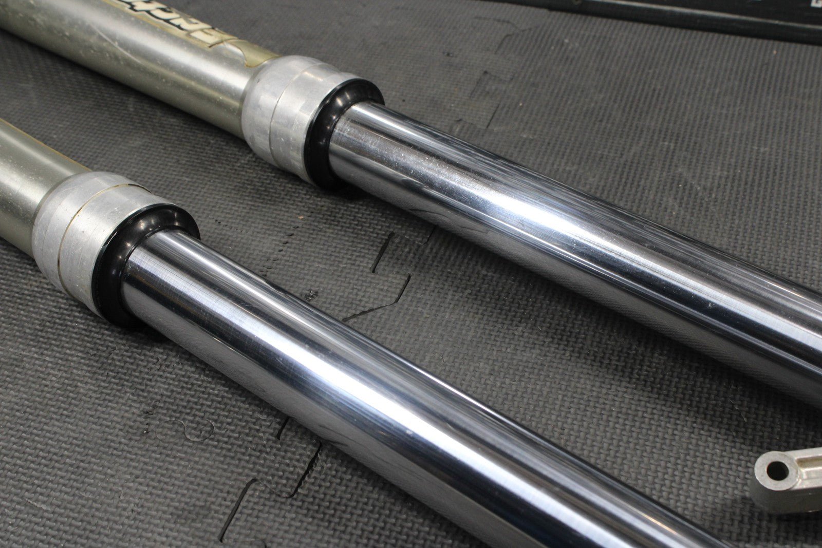 2002 YAMAHA YZ250 OEM RIGHT LEFT FRONT SUSPENSION FORKS SHOCKS 5NX - 23102 - 00 - 00 - hggarage