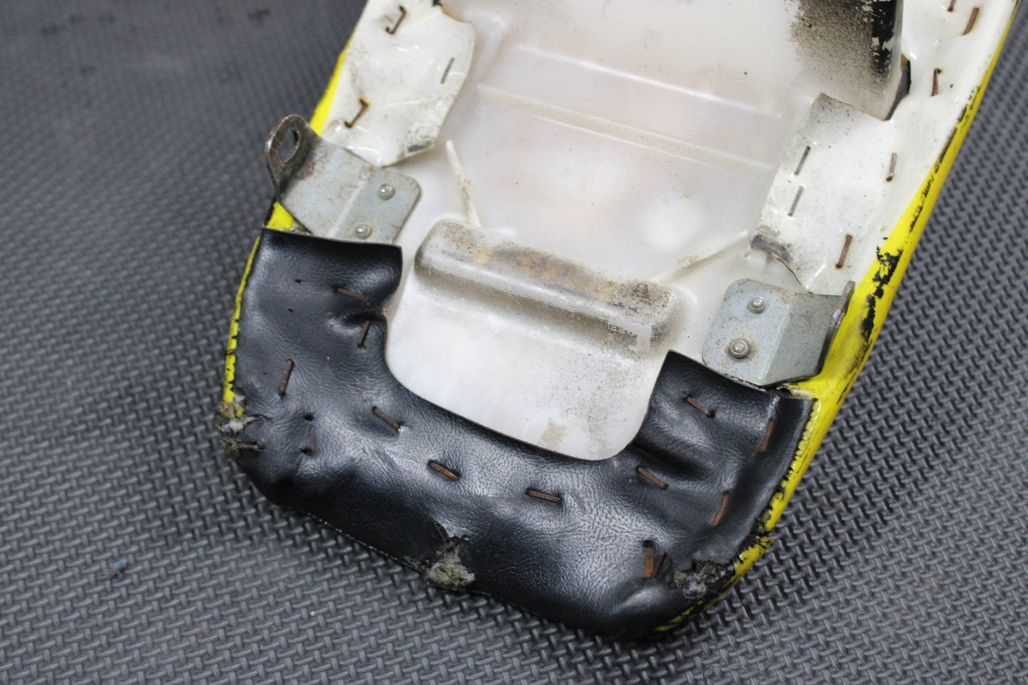 2001 SUZUKI RM80 OEM SEAT SADDLE CUSHION 45100 - 03B70 - DY1 - hggarage