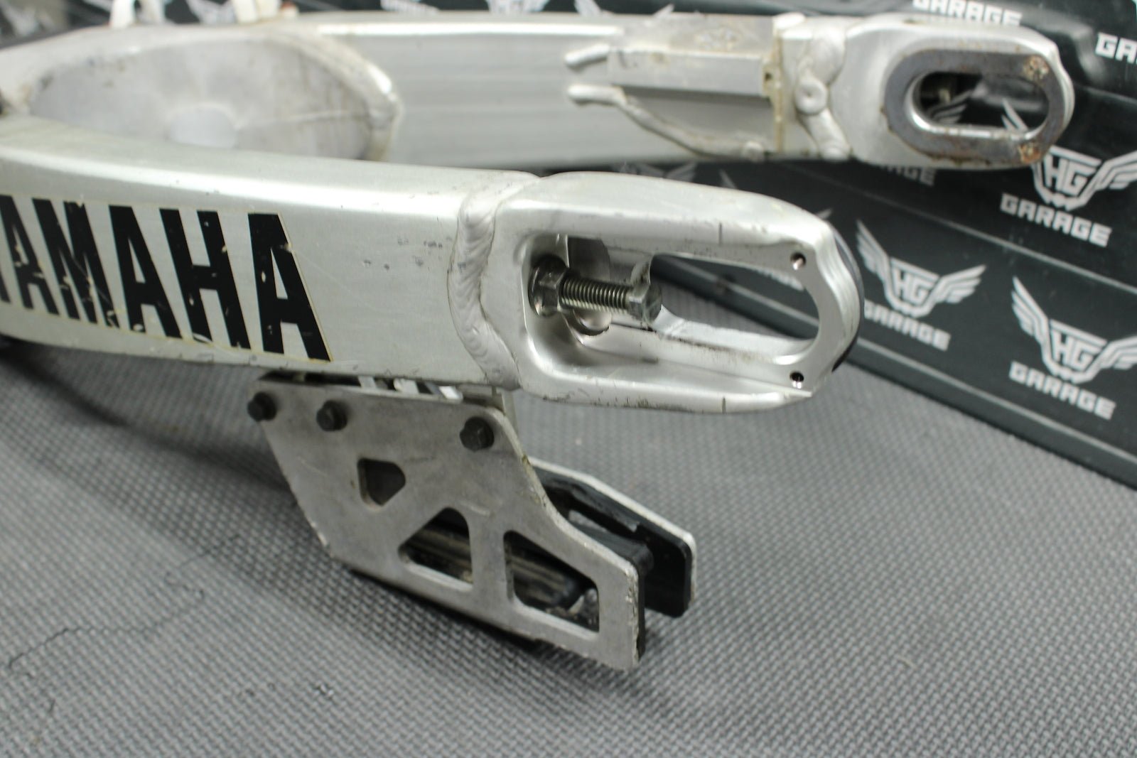 2004 Yamaha YZ450F OEM Swingarm Swing Arm Suspension 5UN - 22110 - 00 - 00 Mint! - hggarage