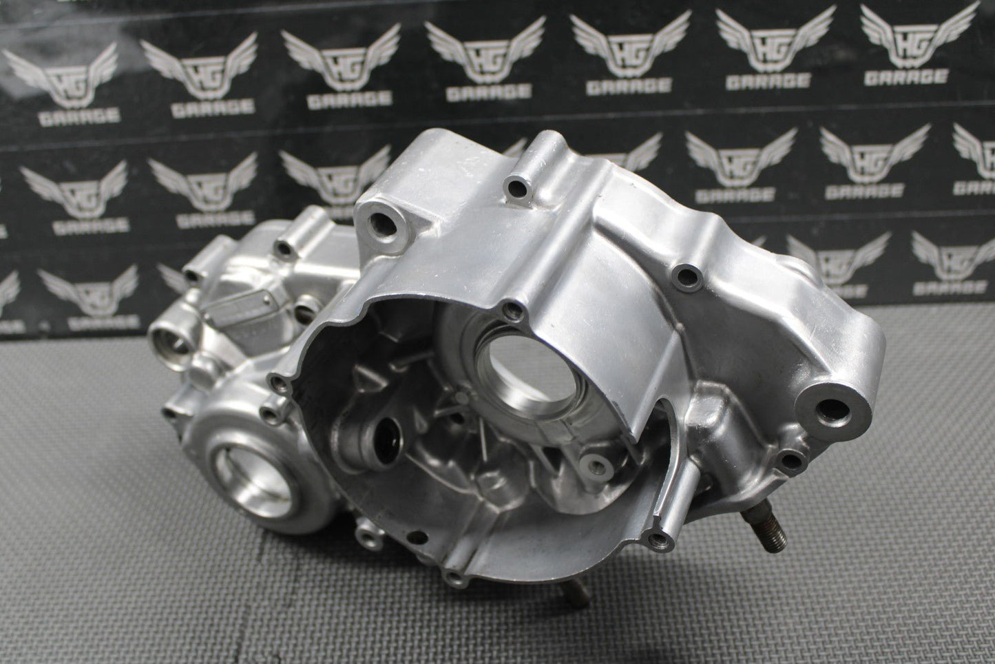 2000 2001 HONDA CR250R OEM LEFT ENGINE CRANKCASE CRANK CASE 11200 - KZ3 - P00 NICE!! - hggarage