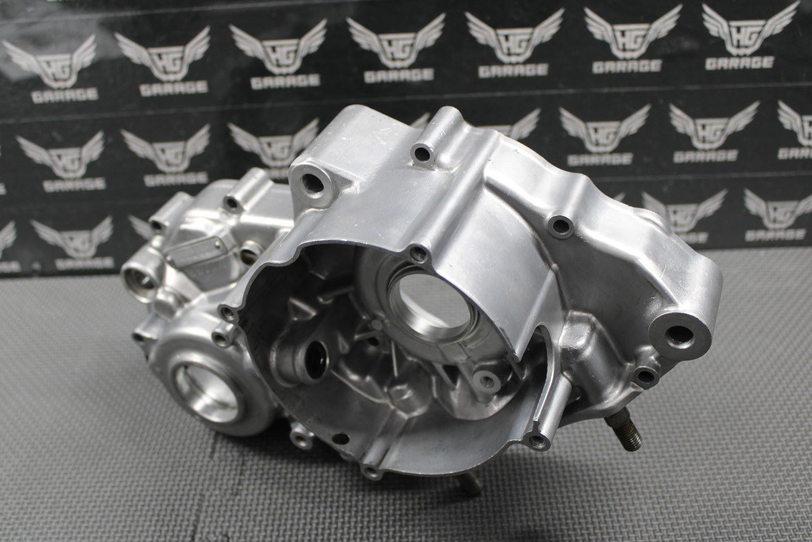2000 2001 HONDA CR250R OEM LEFT ENGINE CRANKCASE CRANK CASE 11200 - KZ3 - P00 NICE!! - hggarage