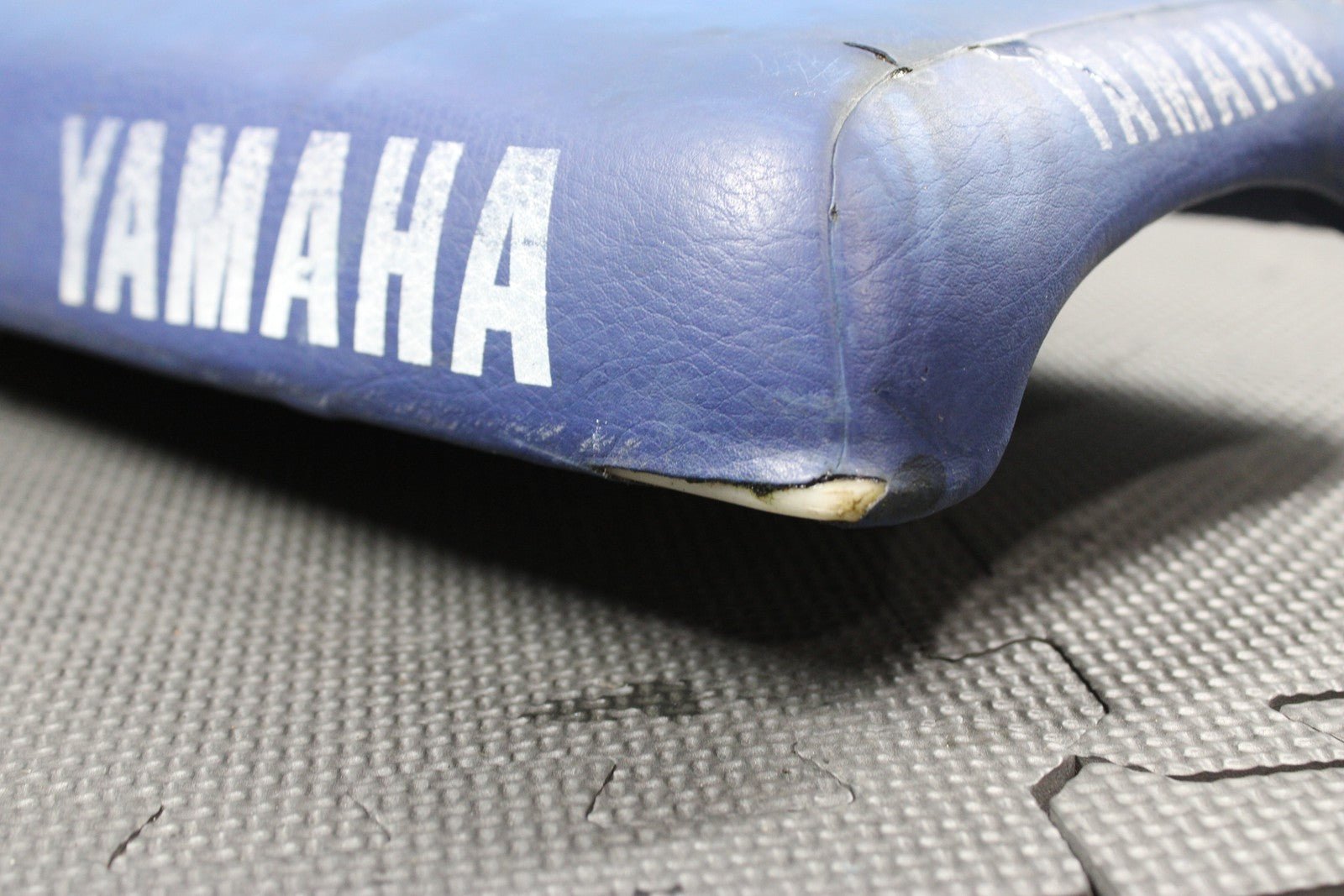 1997 YAMAHA RT100 OEM SEAT SADDLE COVER FOAM ASSEMBLY 3UL - 24710 - 60 - 00 - hggarage
