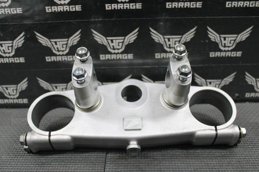2001 HONDA CR125R CR250R OEM FORK UPPER TRIPLE TREE BAR CLAMP 53300 - KZ4 - J20 - hggarage