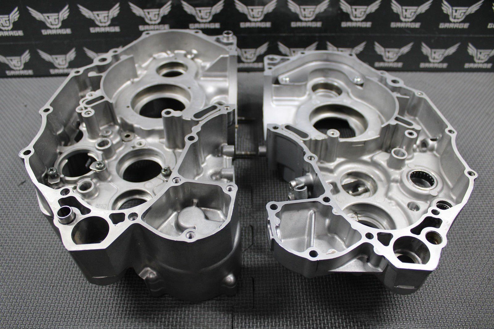 2003 KAWASAKI KLX400SR DRZ400 OEM LEFT RIGHT CRANKCASE CRANK CASE SET 14001 - S015 - hggarage
