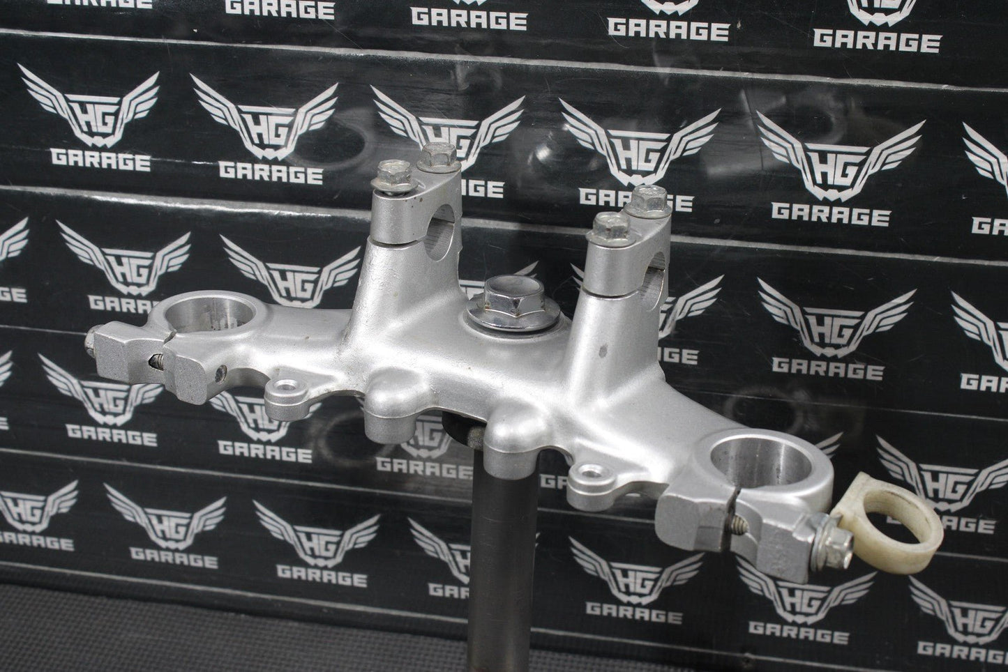 1987 YAMAHA TW200 OEM FRONT FORKS LOWER UPPER TRIPLE TREE STEM CLAMP ASSEMBLY - hggarage