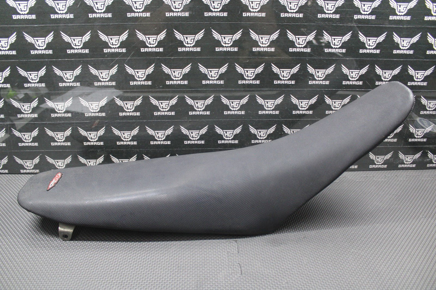 2000 2001 HONDA CR125R CR250R OEM SEAT SADDLE FOAM PAN BLACK GRIPPER COVER GOOD! - hggarage