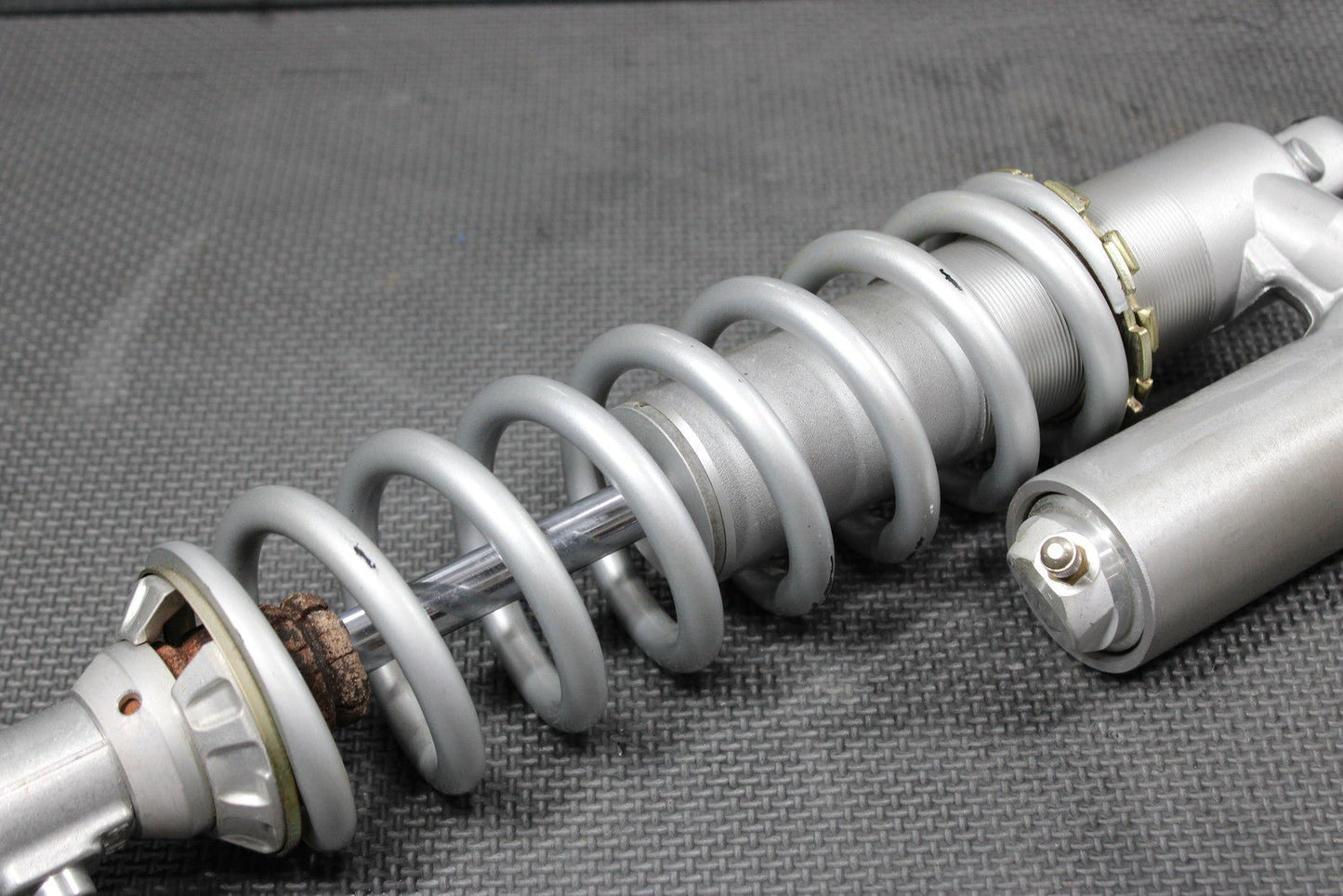 2005 YAMAHA YZ450F OEM REAR BACK SHOCK ABSORBER SUSPENSION 5XD - 22210 - 50 - 00 NICE! - hggarage