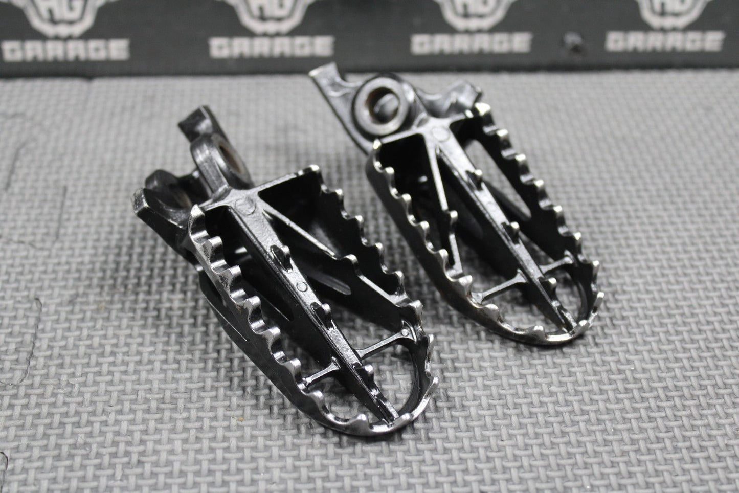 2006 HONDA CRF450X CR125 CR250R OEM RIGHT LEFT FOOT REST PEGS PEDALS FOOTPEGS - hggarage