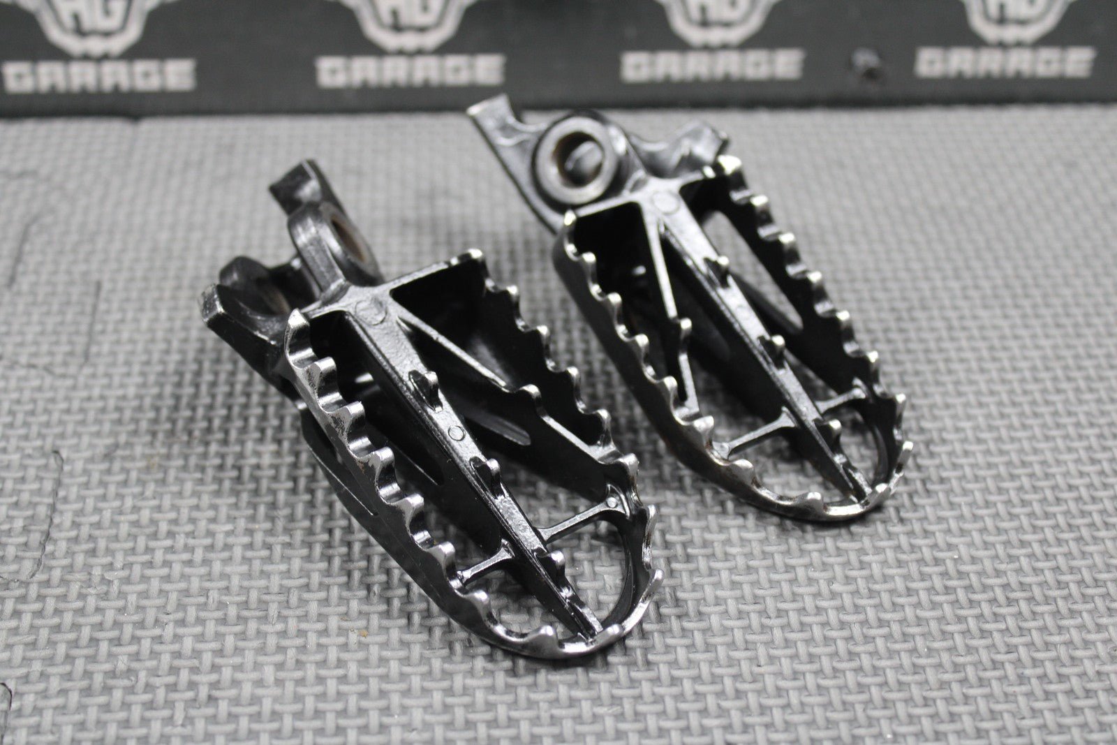 2006 HONDA CRF450X CR125 CR250R OEM RIGHT LEFT FOOT REST PEGS PEDALS FOOTPEGS - hggarage