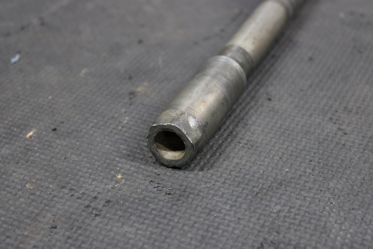 2000 SUZUKI 96 - 00 RM125 RM250 OEM FRONT AXLE BOLT PIVOT BOLT - hggarage