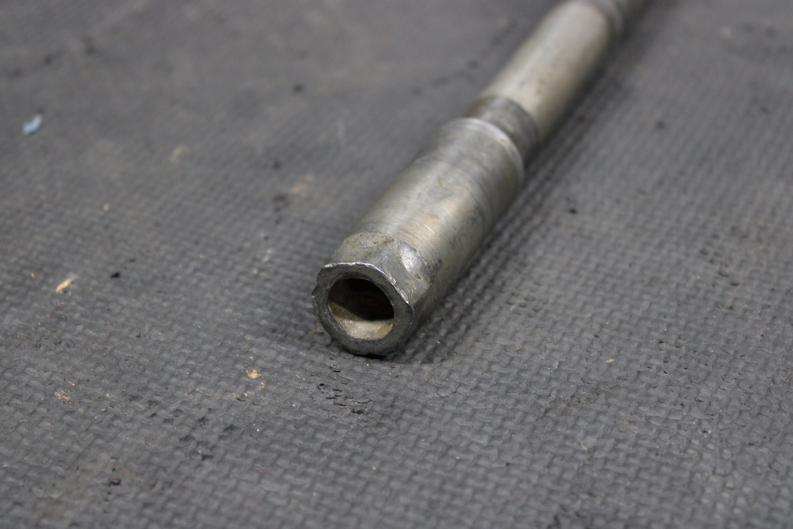 2000 SUZUKI 96 - 00 RM125 RM250 OEM FRONT AXLE BOLT PIVOT BOLT - hggarage