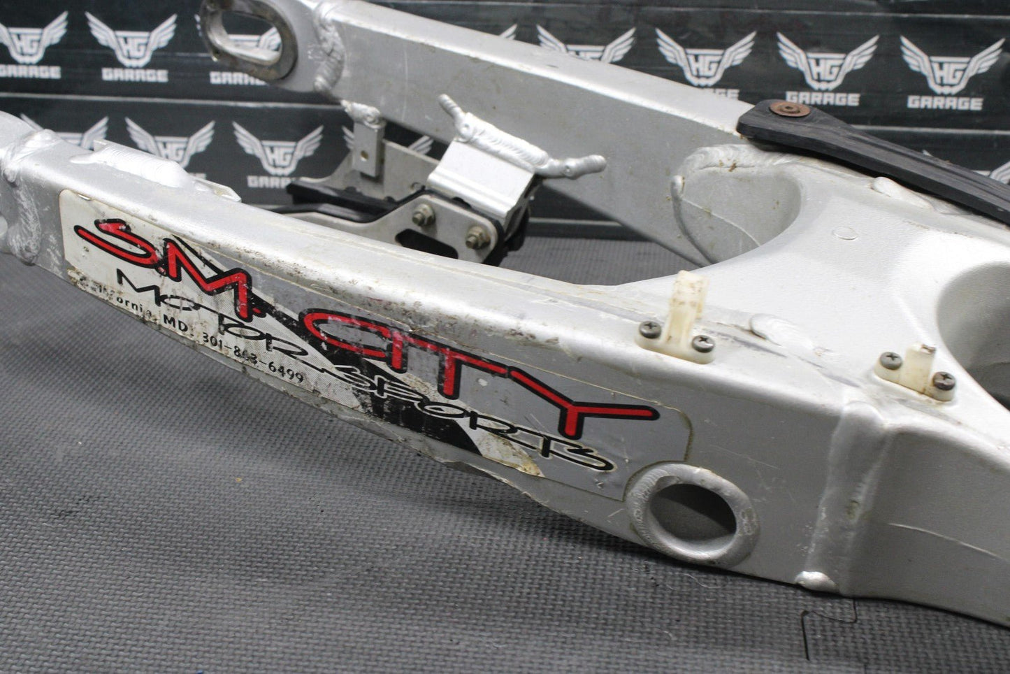2002 YAMAHA YZ250 OEM 2T SWINGARM SWING ARM SUSPENSION REAR ARM 5NY - 22110 - 00 - 00 - hggarage