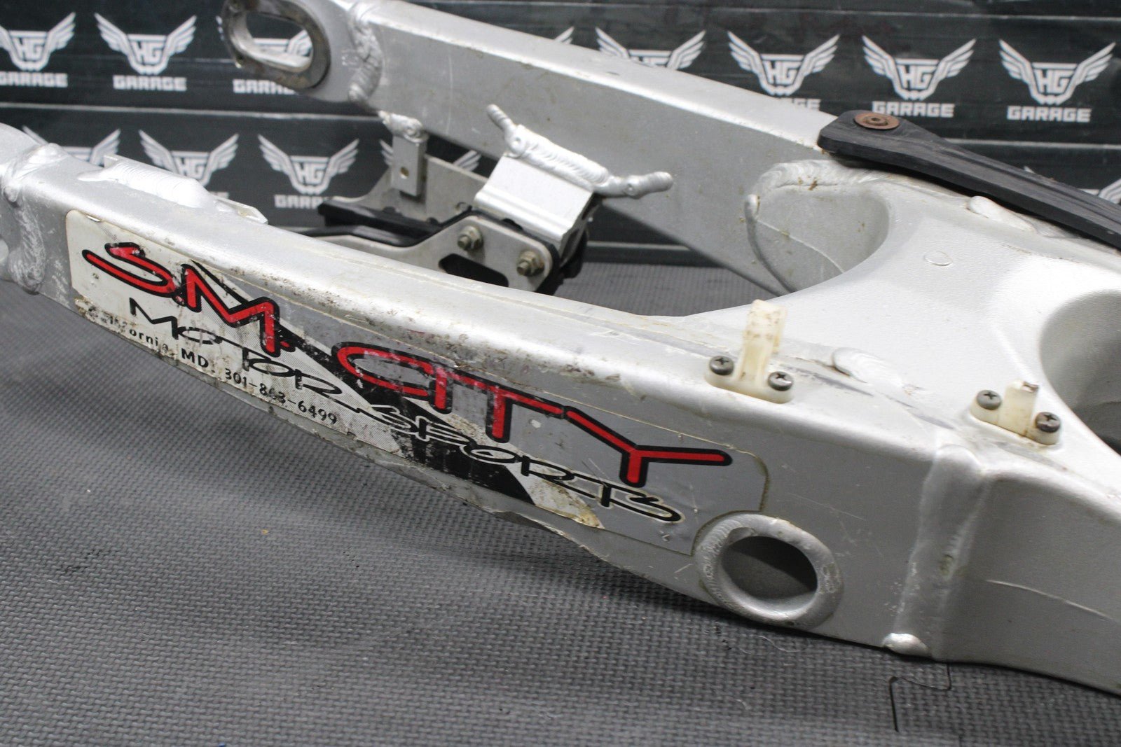 2002 YAMAHA YZ250 OEM 2T SWINGARM SWING ARM SUSPENSION REAR ARM 5NY - 22110 - 00 - 00 - hggarage