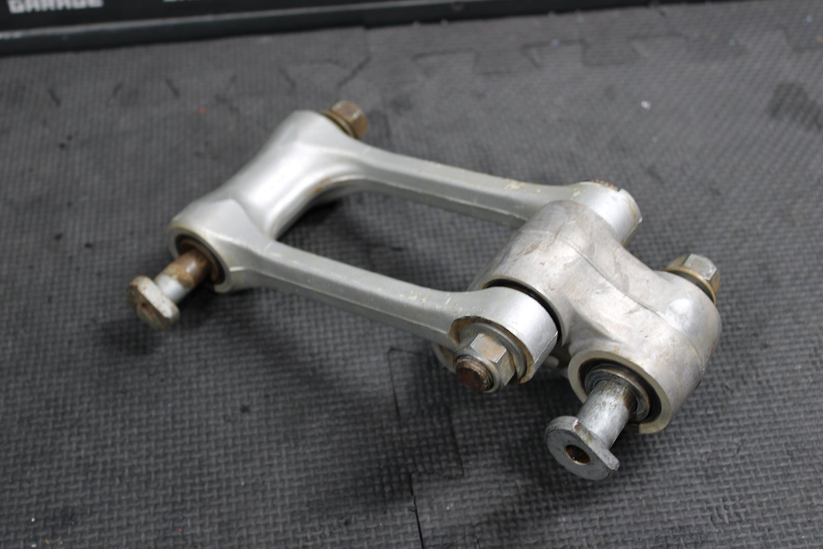 2009 YAMAHA YZ250F YZ450F OEM REAR SHOCK LINKAGE LINKS 17D - 2217A - 00 - 00 - hggarage