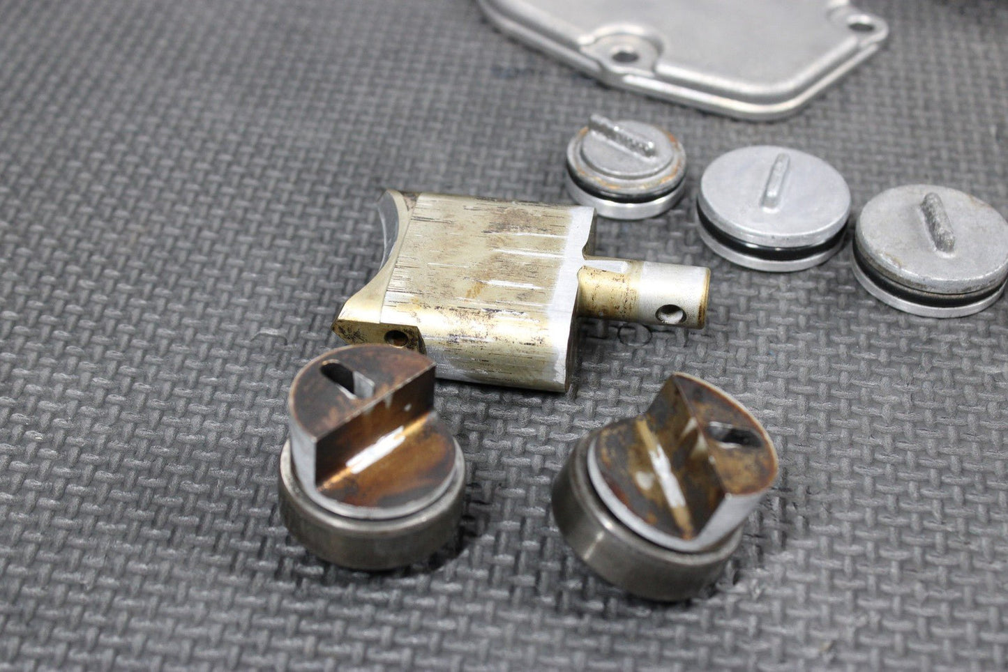 1996 SUZUKI RM250 MODEL T OEM ENGINE POWER VALVE GOVERNOR EXHAUST VALVE ASSEMBLY - hggarage