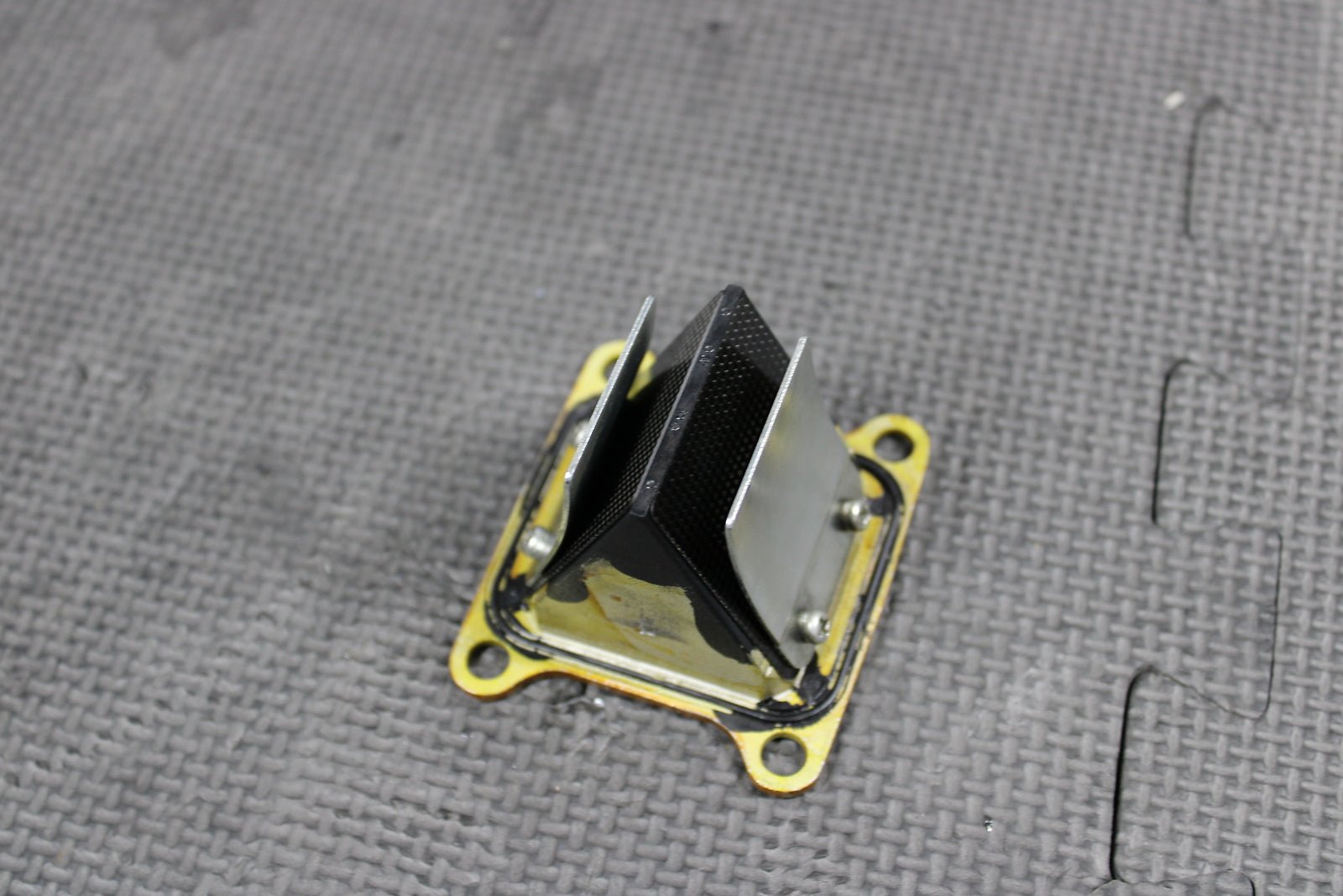 2020 KAWASAKI KX100 KX112 OEM INTAKE REED BLOCK ASSEMBLY - hggarage