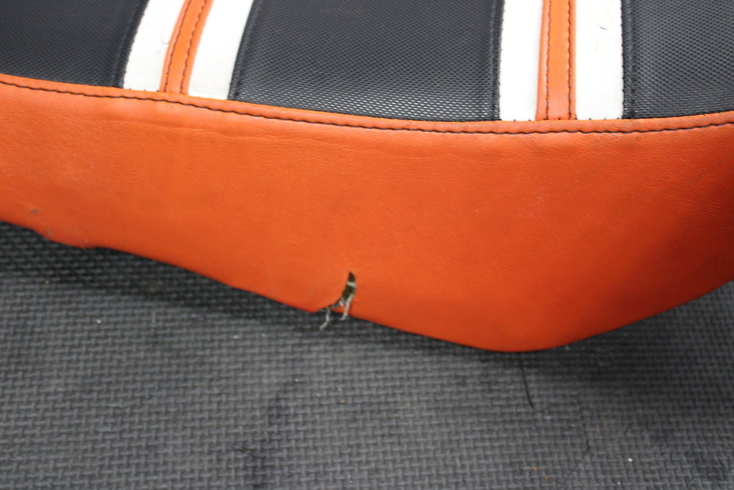 1999 HONDA CR80R CR80RB OEM SEAT SADDLE 77100 - GBF - J20 - hggarage