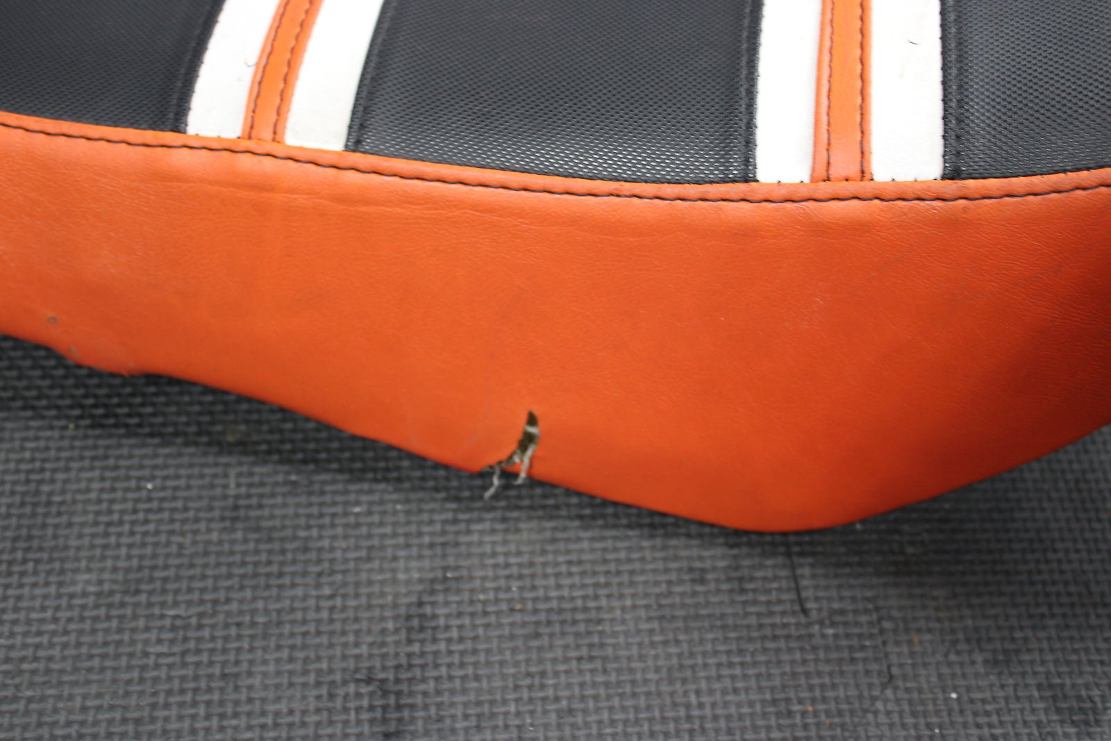 1999 HONDA CR80R CR80RB OEM SEAT SADDLE 77100 - GBF - J20 - hggarage