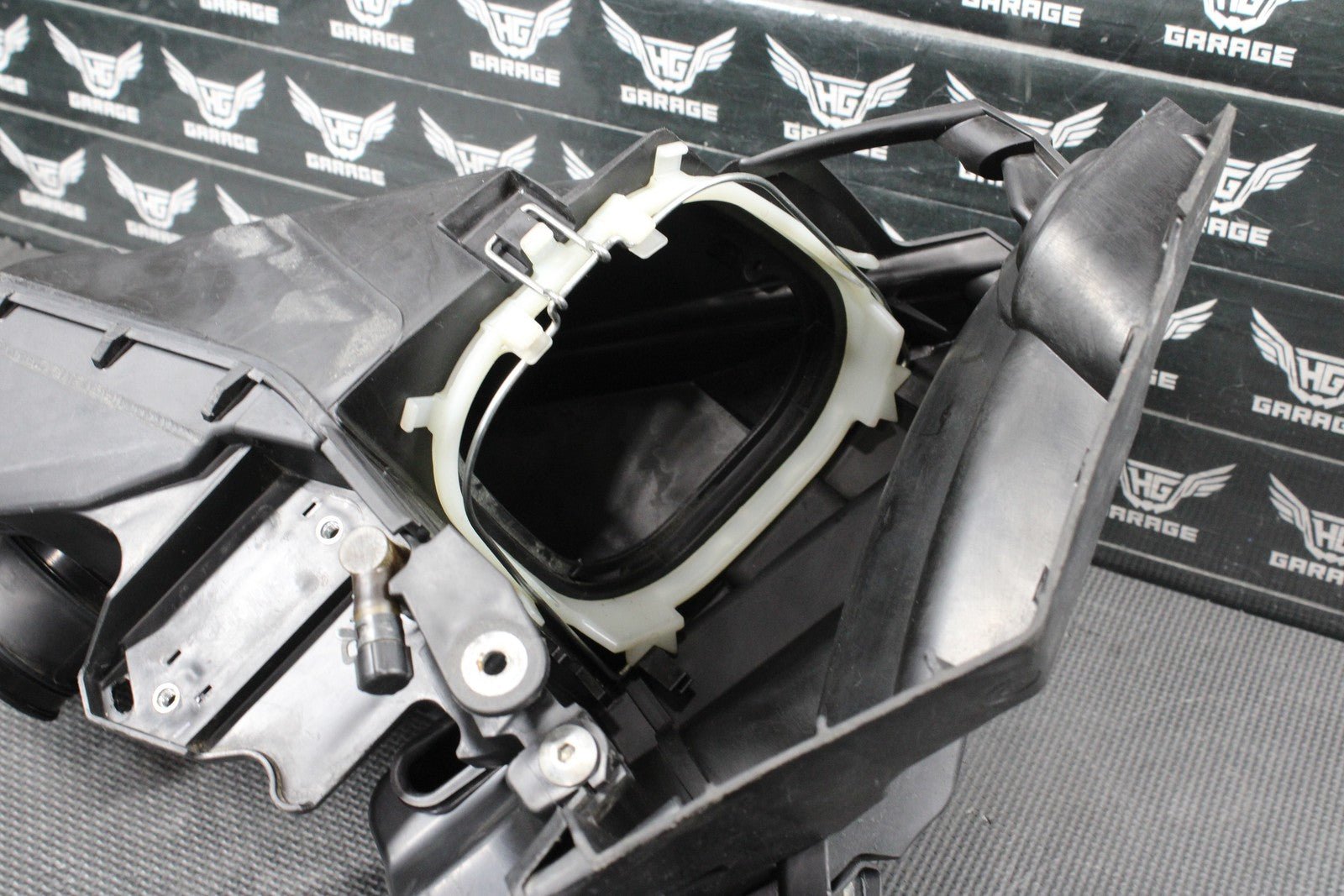 2023 HONDA CRF250R OEM AIRBOX INTAKE AIR CLEANER CASE HOUSING ELEMENT COMPLETE - hggarage