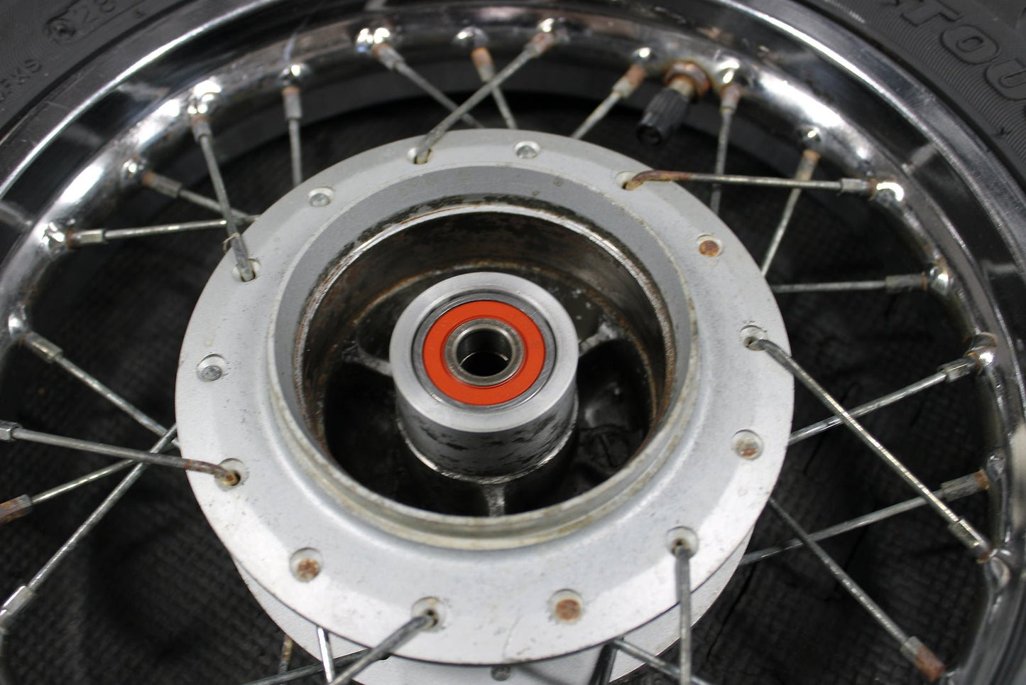 2000 HONDA 00 - 03 XR50R OEM FRONT WHEEL RIM HUB ASSEMBLY 44650 - GEL - 30 - hggarage
