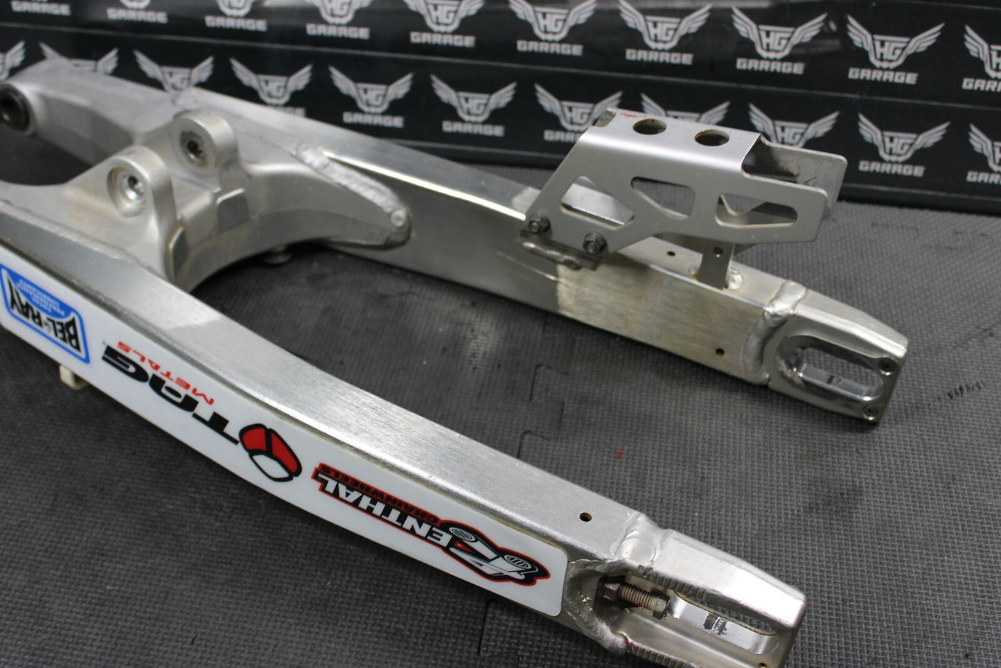 2004 SUZUKI RM125 RM250 K4 OEM SWINGARM SWING ARM SUSPENSION 61000-37F30