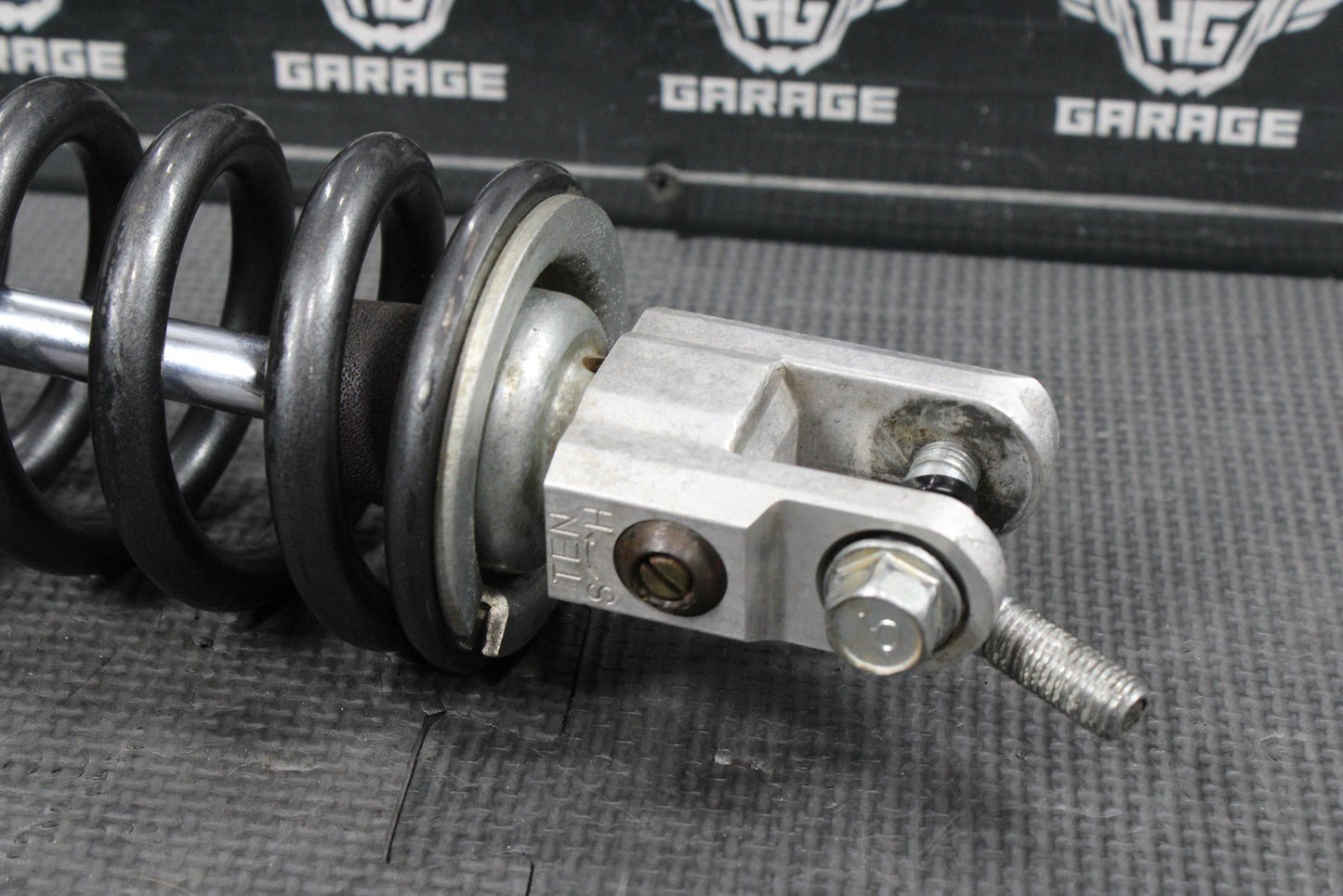 2014 KAWASAKI KX100 14 - 17 OEM REAR BACK SHOCK ABSORBER SUSPENSION 45014 - 0562 - 37M - hggarage