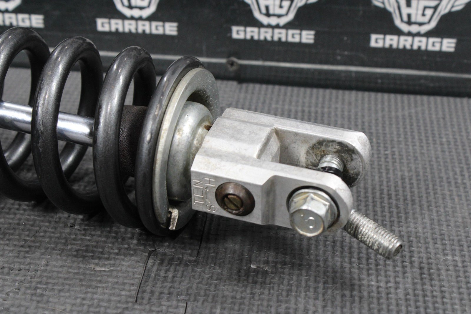 2014 KAWASAKI KX100 14 - 17 OEM REAR BACK SHOCK ABSORBER SUSPENSION 45014 - 0562 - 37M - hggarage
