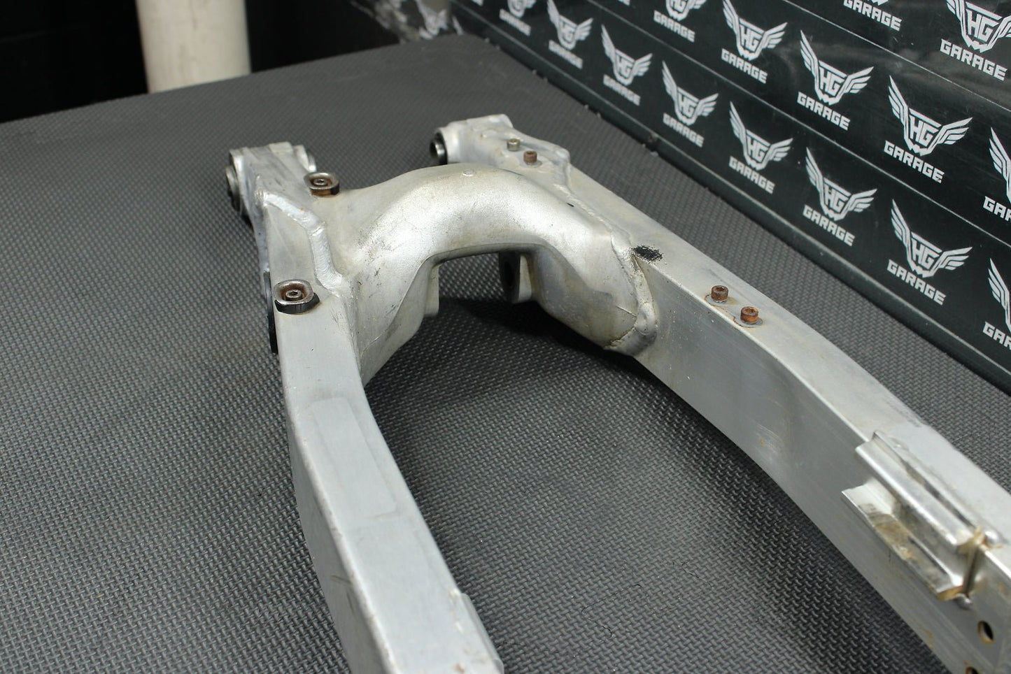 1993 Honda CR250R OEM Swingarm Swing Arm Suspension 52100 - KZ3 - 890ZA - hggarage