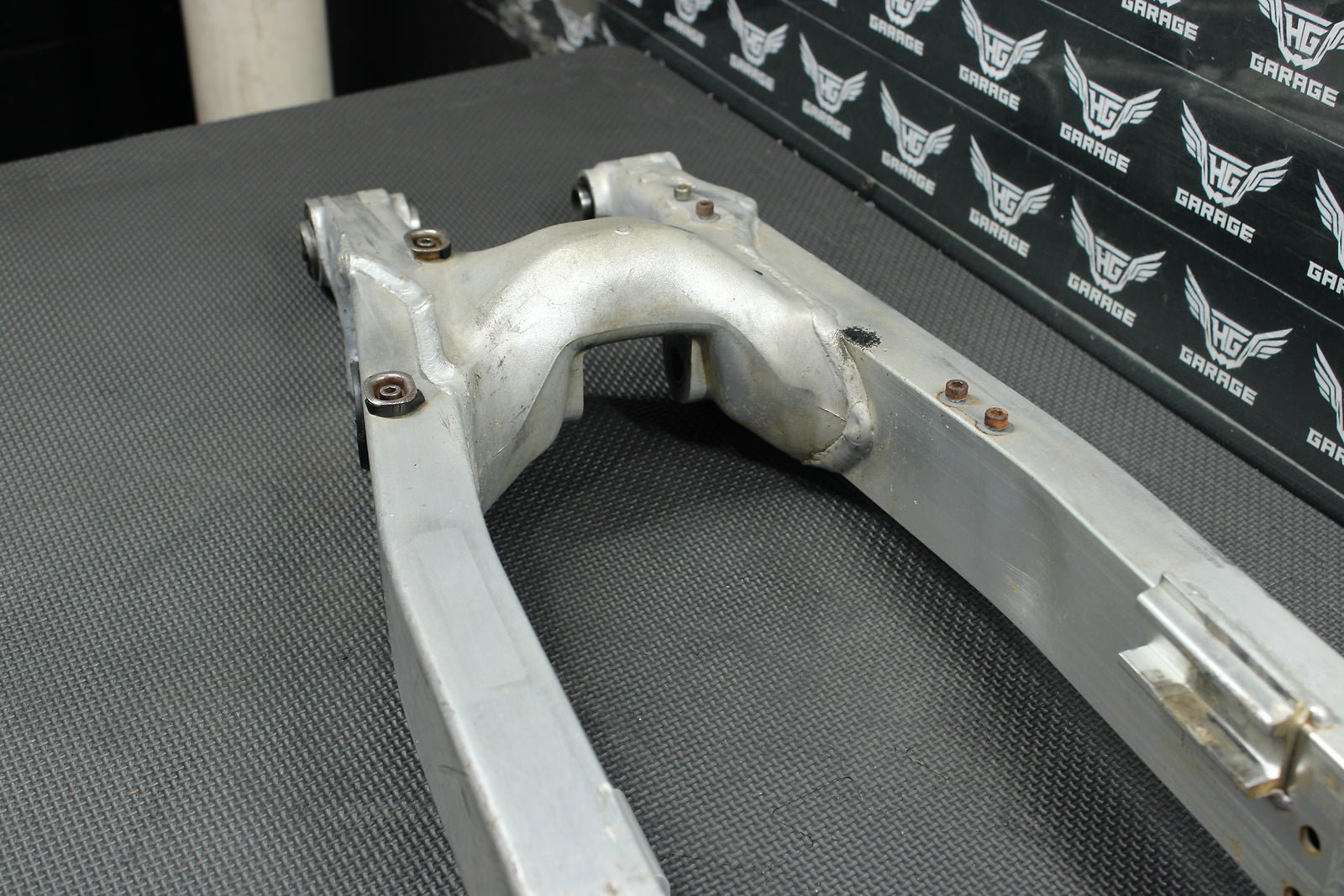 1993 Honda CR250R OEM Swingarm Swing Arm Suspension 52100 - KZ3 - 890ZA - hggarage