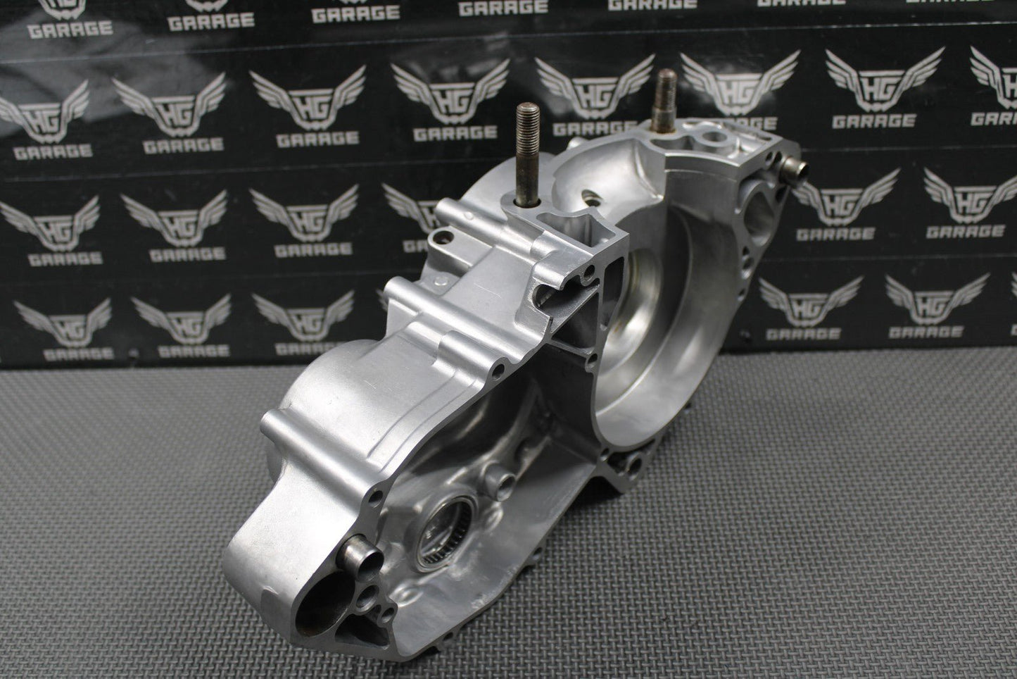 2000 2001 HONDA CR250R OEM LEFT ENGINE CRANKCASE CRANK CASE 11200 - KZ3 - P00 NICE!! - hggarage