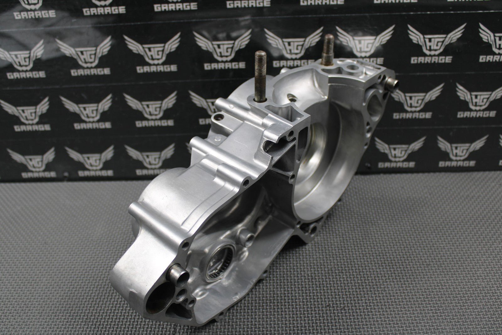 2000 2001 HONDA CR250R OEM LEFT ENGINE CRANKCASE CRANK CASE 11200 - KZ3 - P00 NICE!! - hggarage