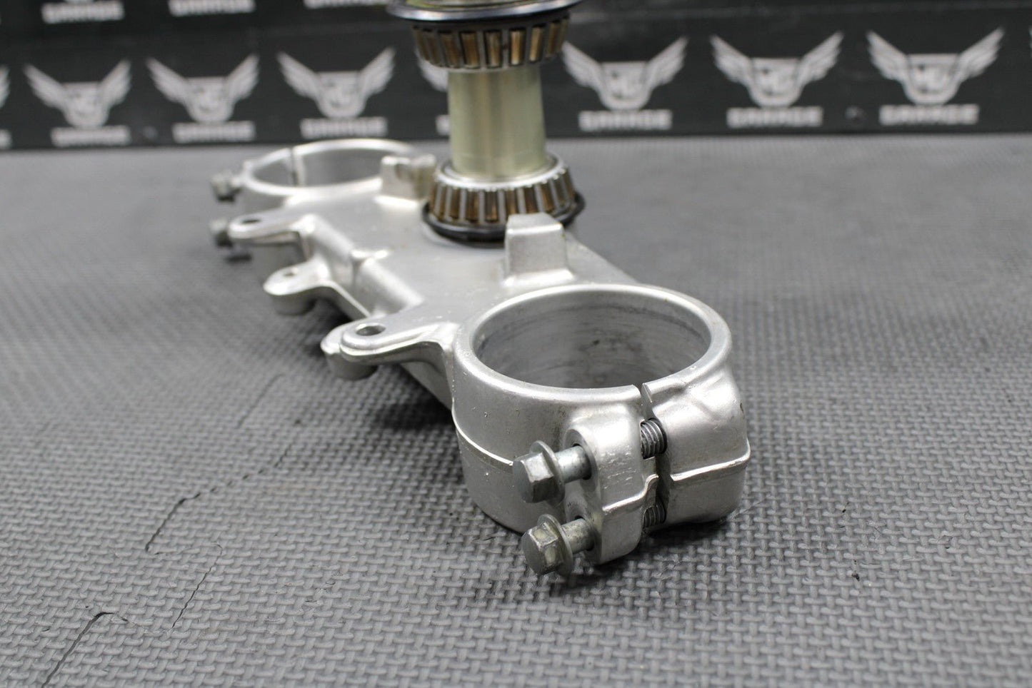 1999 YAMAHA YZ125 OEM FRONT FORKS CLAMP LOWER TRIPLE TREE STEM 5DH - 23340 - M0 - 00 - hggarage