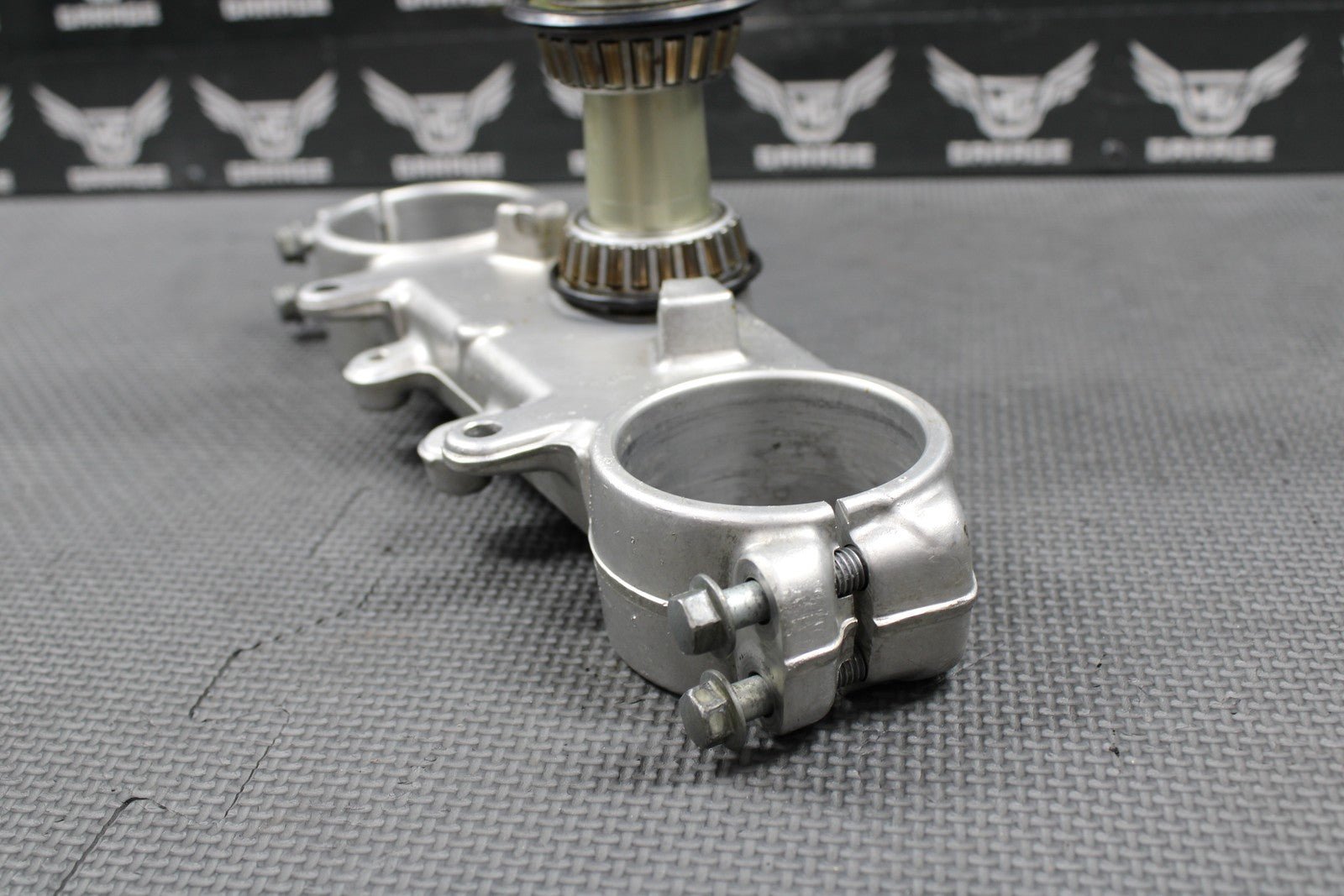 1999 YAMAHA YZ125 OEM FRONT FORKS CLAMP LOWER TRIPLE TREE STEM 5DH - 23340 - M0 - 00 - hggarage