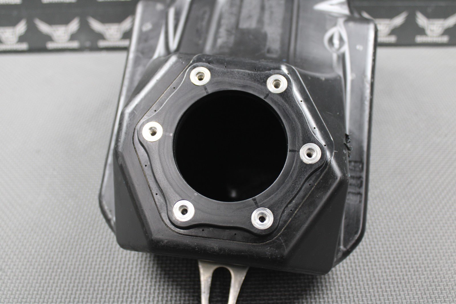 2020 YAMAHA 19 - 22 YZ250F YZ450F OEM GAS FUEL TANK CELL RESERVOIR BR9 - 24110 - 00 - 00 - hggarage