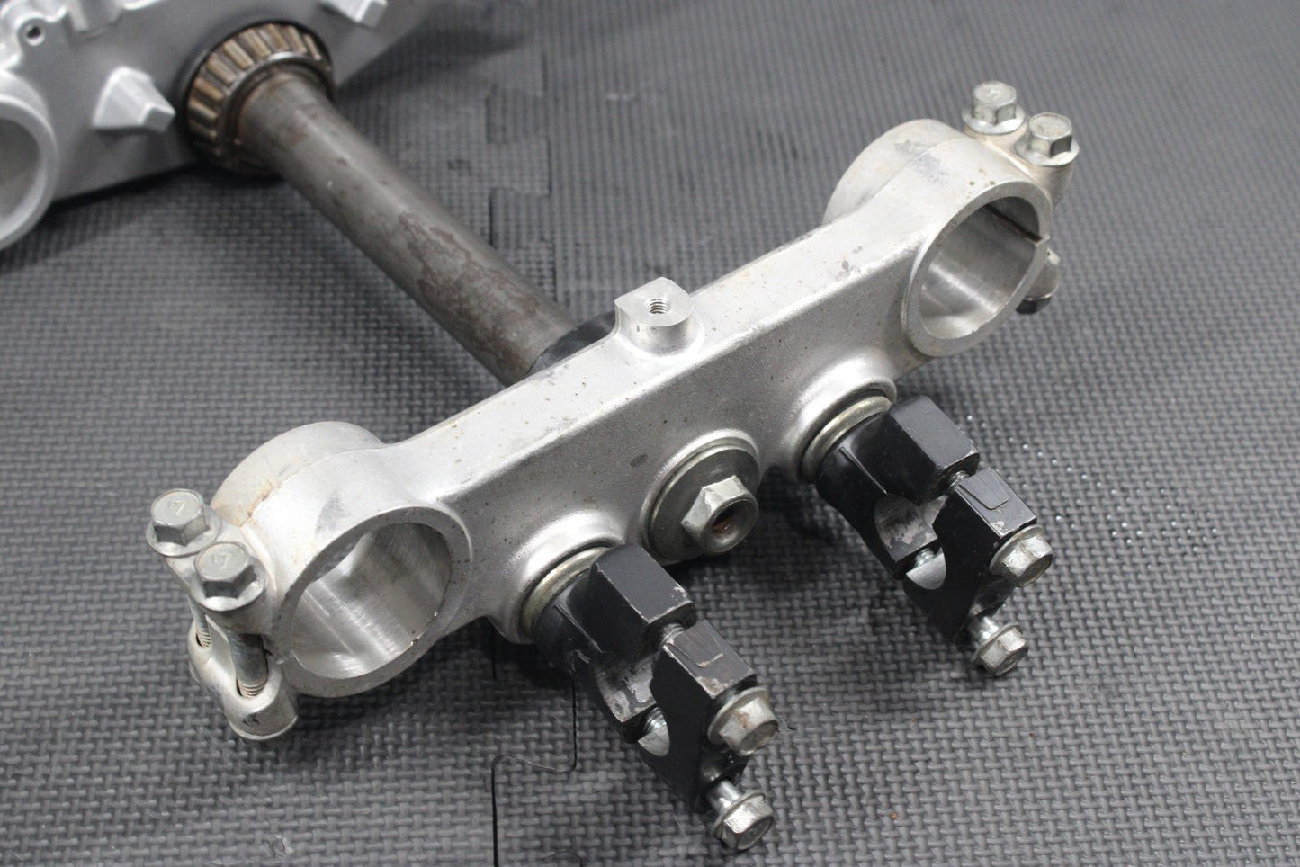 1986 KAWASAKI KDX200 OEM FRONT FORKS LOWER UPPER TRIPLE TREE STEM CLAMP SET - hggarage